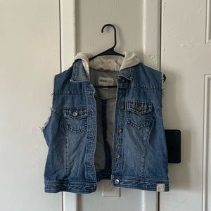 Crop Sleeve Hooded Button Up Denim Vest